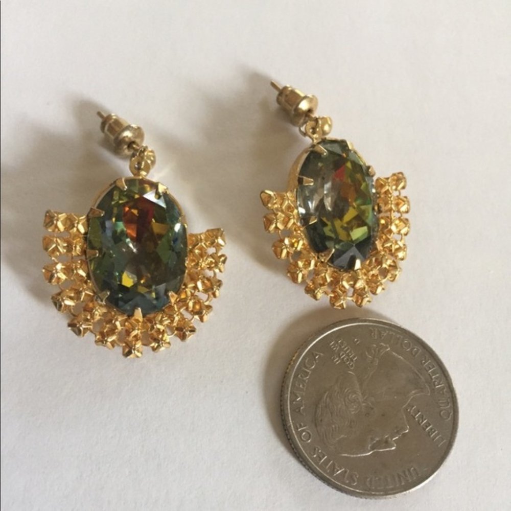 Green Crystal Surrounded by Golden Stars Earring.